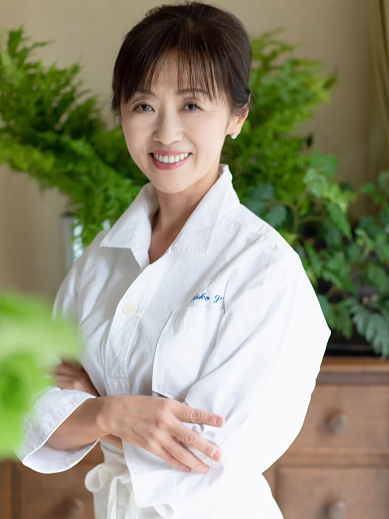 画像：代表取締役　郷 知詠子  President Chieko Go